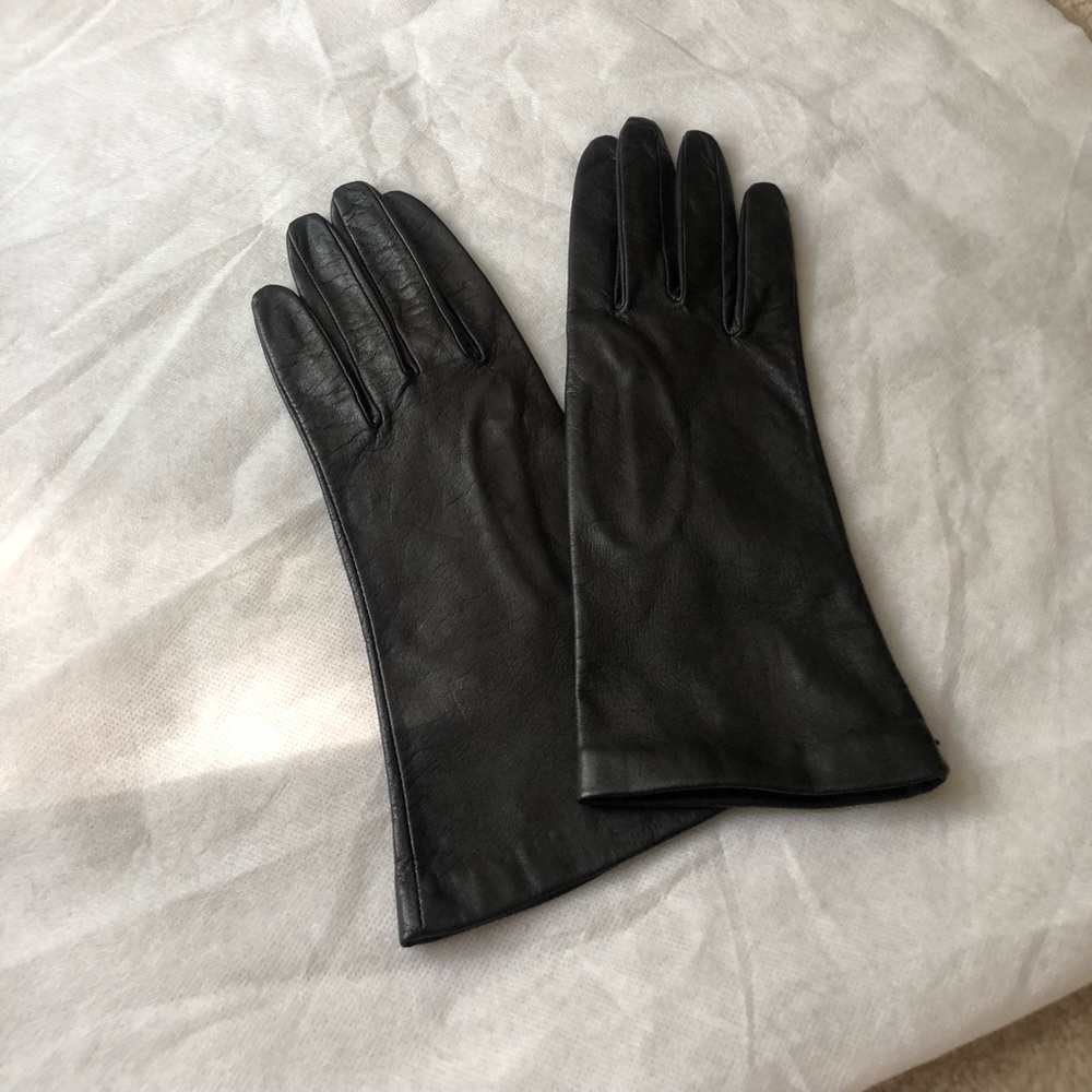 Women’s Black Leather Gloves Like New